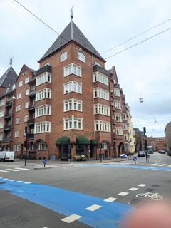 I denne ejendom har LifeX tidligere lejet en stor herskabslejlighed og opdelt i værelser, hvor efter lejen kunne sættes meget højt. Foto: LLO.