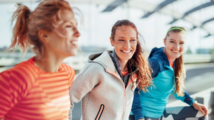 Billede af 3 aktive kvinder