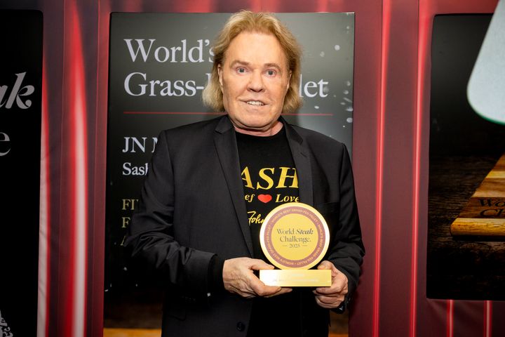 John Sashi fra JN Meat International med årets VM-trofæ