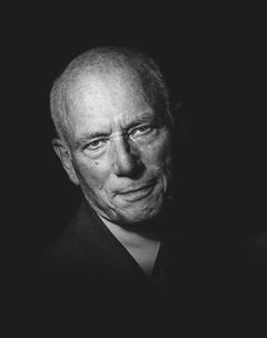 Poul Grooss fortæller om verdens største skibskatastrofe og sænkingen af flygtningeskibet WILHELM GUSTLOFF. Med baggrund i Forsvaret og som militærhistoriker på Forsvarsakademiet har Poul Grooss et indgående kendskab til krigshistorie, strategier og internationale relationer. Han har udgivet flere artikler og bøger, herunder “Krigen i Østersøen 1939-1945”. Poul er en aktiv og skattet foredragsholder med et emnekatalog der spænder over bl.a. Ruslands, Ukraines og Østeuropas historie, den danske besættelsestids historie og redegørelse for USA’s ageren under 2. Verdenskrig.