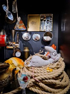 I udstillingen "Søfarer - 400 års danmarkshistorie" er der små kighuller i børnehøjde. Her kan børnene følge  kan børnefamilierne følge i skibsrotternes og kakerlakkernes fodspor  og se, udstillingen fra deres hel eget perspektiv.