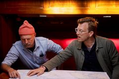 Ekspeditionen. To museumsskibe sejler Danmark rundt for at give nutidens store spørgsmål historiske perspektiver. Ogsvar på nutidens store spørgsmål. På fotoet ses afdelingsleder, ph.d. Nils Valdersdorf Jensen fra Svendborg Museum og museumsarkitekt Kristian Hansen fra Marstal Søfartsmuseum, der sammen står bag ekspeditionen.