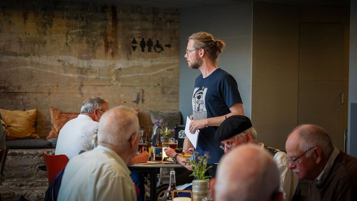 Øl & Quiz på M/S: Nyd en fyraftensøl, mad og god quizstemning. Besøg også museets pop-up antikvariat med bøger om alt fra skibe til skæbner og skumsprøjt.