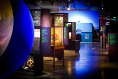 Den 1200 m2 store udstilling "Søfarer - 400 års danmarkshistorie" på M/S Museet for Søfart  trækker personer frem, der ellers har været oversete eller bipersoner i søfartshistorien - fra den almindelige sømand og søfartens kvinder til kolonitidens ofre og nutidens globale forbruger. Gennem nye perspektiver, flere stemmer i formidlingen og masser af medrivende historier viser udstillingen, hvordan søfart har været med til at forme Danmark og verden, som vi kender den i dag.