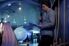 "Af hav er vi" er en live poesivandring skabt af de udsatte unge fra Fonden Aspiranterne. De unge fletter deres poesi og personlige historier sammen med fortællingerne i M/S Museets for Søfarts faste udstilling "Søfarer - 400 års Danmarkshistorie".