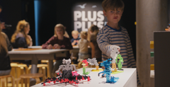 Monsterhyggelig efterårsferie på M/S Museet for Søfart. Kom med til gratis Plus-Plus workshops, byg de vildeste søuhyrer og hør spændende historier om mystiske væsener i havets dyb.