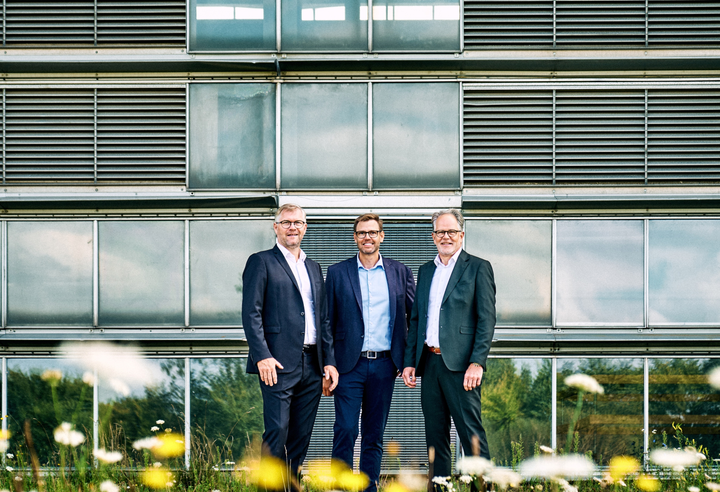 Fra ventre mod højre ses her bestyrelsesformand Bjørn Thorsen, direktør Kent Kjeldgaard og næstformand Kim Lyngbek, Svendborg Fjernvarme.