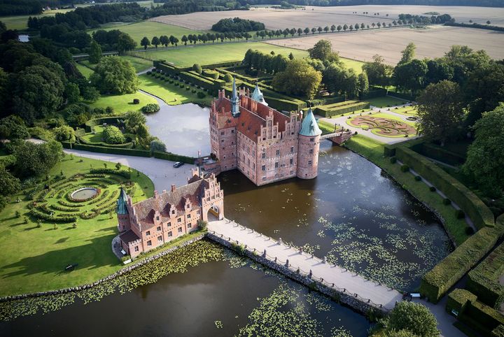 Egeskov slot fra luften