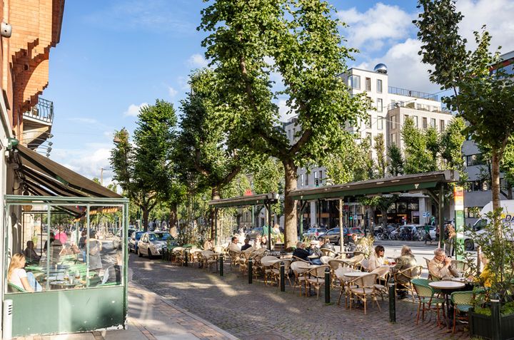 Frederiksberg Allé med udeservering.