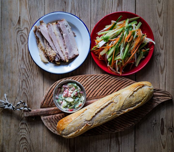 La ribberestene bli til en kulinarisk fusjon. Bánh mì er perfekt restemat i julen.