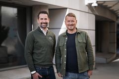 F.v. Country manager i Too Good To Go, Ken Vanhoegaerden og Kenneth Skauge, bærekraftsansvarlig i MENY.
