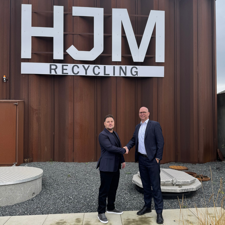 Fra venstre: Jesper Olsen, ejer, HJM Recycling og Mogens Bach Christensen, adm. direktør i HJHansen Recycling Group