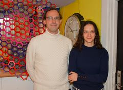 Den Dansk Franske Skoles leder Nicolas Guilbert er ingeniør og matematiker, og datteren Alix går i sin fars fodspor som medvirkende til at bygge skolens helt eget radioteleskop, så børnene kan "lytte til stjernerne". Foto: Gry Brøndum