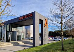 Ambercon holder til i Støvring, hvor de skaber projektspecifikke facadeløsninger til byggerier i hele Danmark.