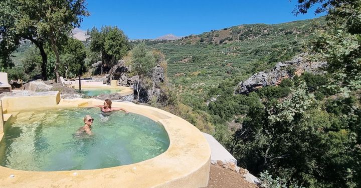 Flere ønsker at rejse til europæiske rejsemål denne sommer, og det betyder, Tid til ro har forlænget Kreta helt ind i november.Her Enagron, Kreta