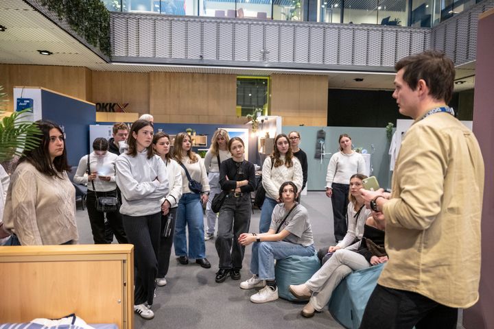 Billede af gruppe på rundvisning i DokkX