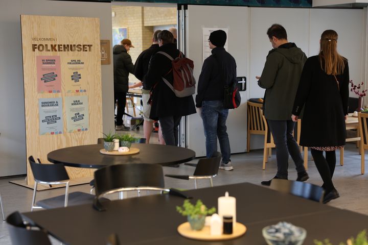 F:LOK er støttet af Nordea-fonden og arbejder med at afprøve nye måder at skabe mere liv, stærkere fællesskaber og øget engagement i de aarhusianske folkehuse