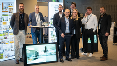 På billedet ses Anders Ertmann (forresten i midten) sammen med kolleger fra EFKT og datterselskabet Zigna