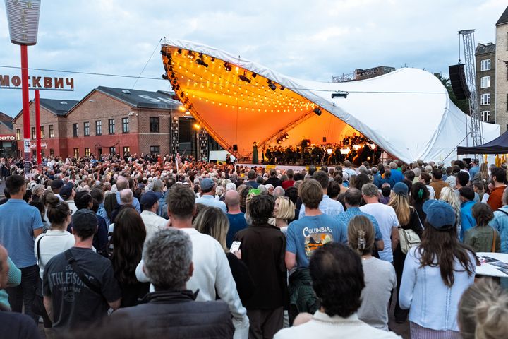 Festvalscenen på Den Røde Plads. Foto: Christian Brehms