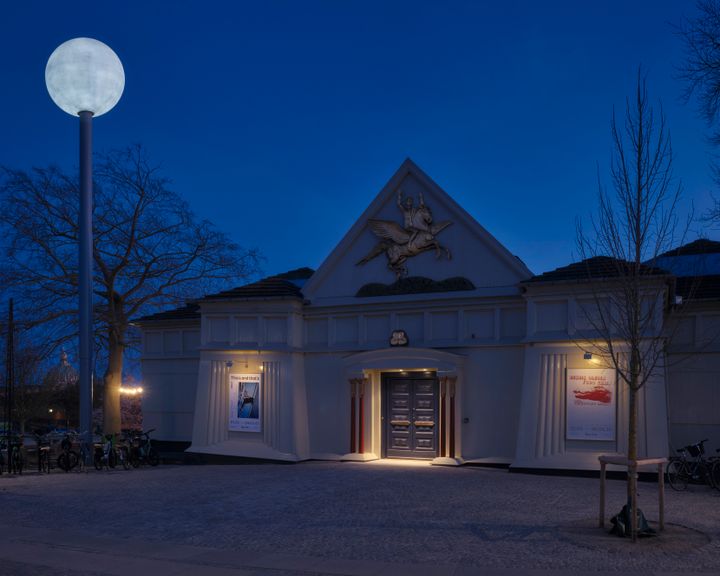 Isa Jenzkens Vollmond foran Den Frien.