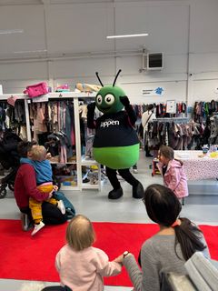 Maskotten Loppe som kommer på lørdag