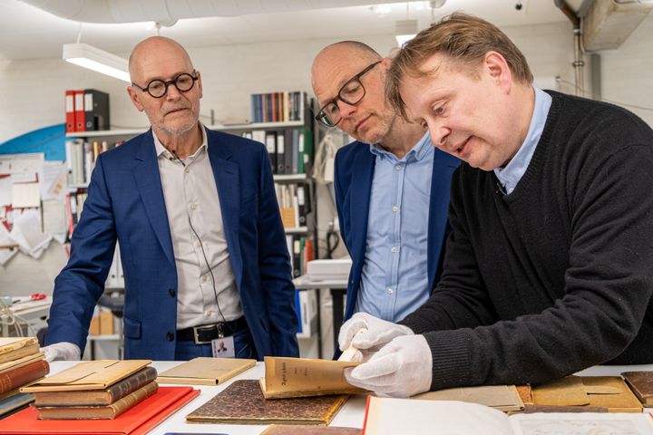 På billedet fra venstre: Henrik Harnow - Direktør, Museum Odense, Mads Thagaard Runge - Udviklingschef, H.C. Andersens Hus, Ejnar Stig Asgaard - Seniorforsker, Museum Odense