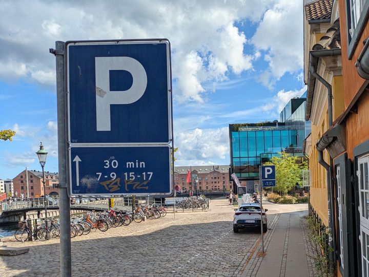 Parkeringsskilt i København.