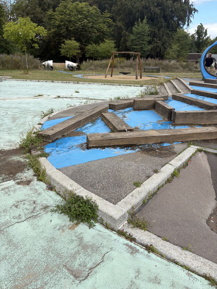 BIlledet forestiller soppesøen i Fælledparken med tydelige revner fra frostskade