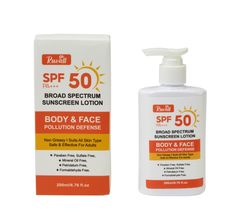 Billede af en flaske og æske med "Ruoall broad spectrum sunscreen lotion" med angivet SPF 50.