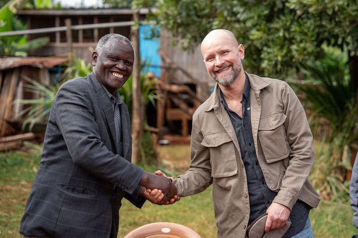 Lars Aaen Thøgersen og James Muthura, formand for Mung'aria Cooperative i Nyeri, Kenya