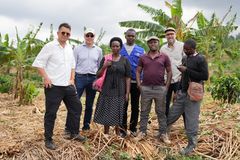 GrowGrounds lancerer i dag et nyt program for skovlandbrug og naturgenopretning i Uganda sammen med FNs Migrationsorganisation (IOM). Peter Larsen Kaffe deltager som kommerciel partner gennem IMPACTKAFFE® og forbinder indsatsen med de danske kaffeforbrugere og fremtidens kaffeforsyning.