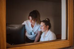 Danske patienter og plejepersonale får nu adgang til topsikker schweizisk teknologi, når QUMEA integerer sin intelligente sensor-teknologi med Systematics kliniske sundheds software. Foto: QUMEA