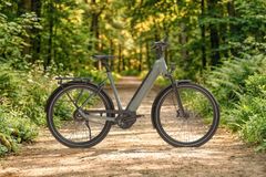 Gazelle Ultimate C380 er perfekt til dem, der har en aktiv livsstil. TÆNK har kåret den og tre andre el-cykler fra Gazelle som Bedst i Test.