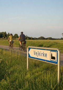 Vejkirke skilt med cykler