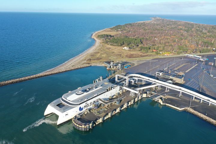 Fremtiden lægger til kaj. BOS Power leverer 250 MWh til Molslinjens grønne omstilling