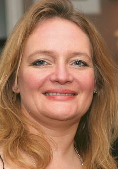 𝐒𝐭𝐚𝐫𝐝𝐚𝐫𝐝𝐦𝐞𝐝𝐢𝐜𝐢𝐧: Helle Sydendal 45 år. Hun var syg og kunne ikke passe sit job, alligevel var der ingen hjælp at hente i det danske sundhedssystem.