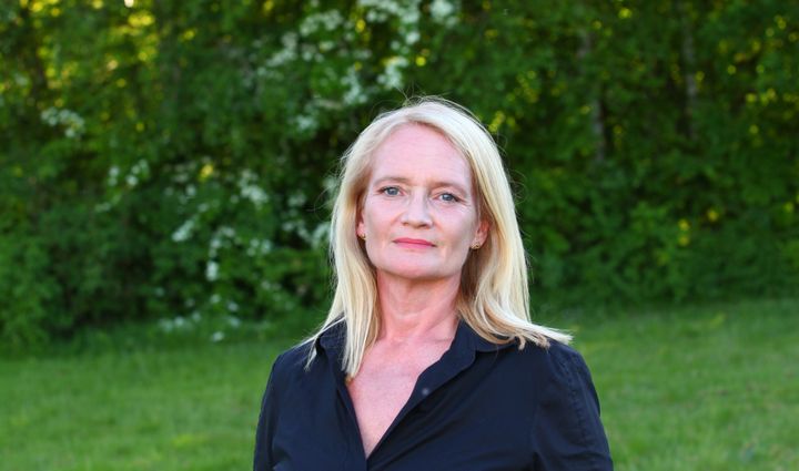 "Behandlingen af lavt stofskifte i det danske sundhedsvæsen er fuldkommen stivnet. Der tilbydes kun én mulighed: standardmedicin. Det kan presse dem, der ikke har det godt, til at søge alternative behandlere,” siger patientforkæmper og forfatter Helle Sydendal.