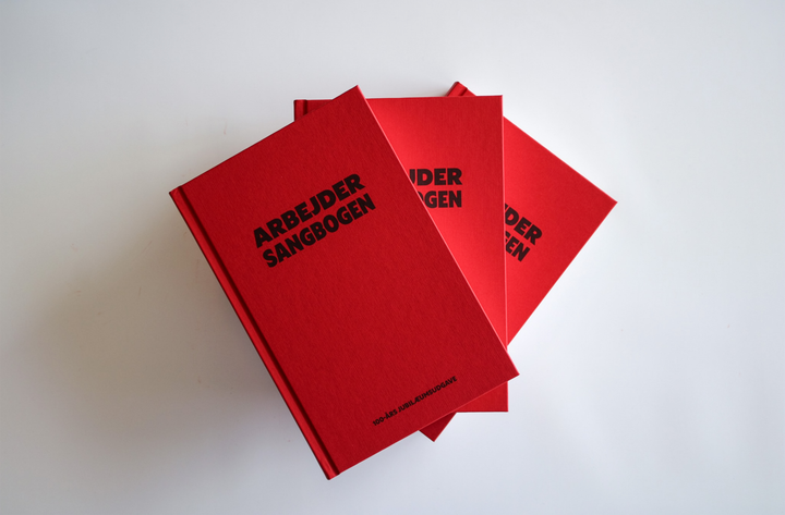 Jubilæumsudgaven af Arbejdersangbogen, som udkommer 2. november. Det er den 14. udgave siden 1926.
