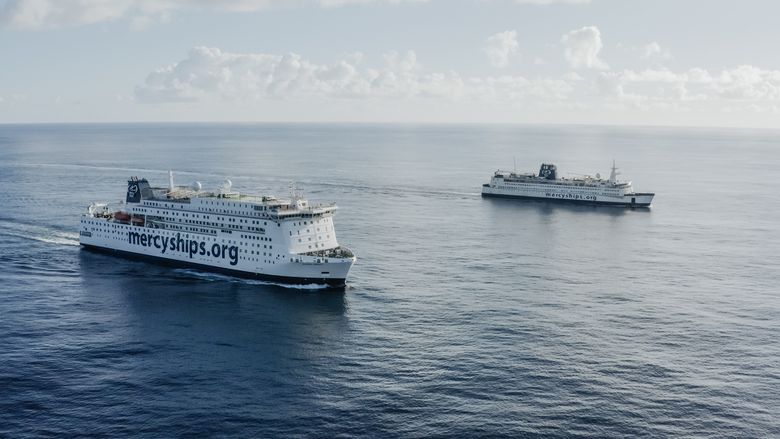 Verdens to største civile hospitalsskibe, Global Mercy og Africa Mercy.