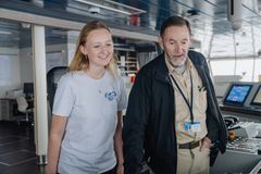 "Det gjorde stort indtryk på mig at møde skibets kaptajn Taylor Perez. Han har været frivillig for Mercy Ships i mere end 40 år. Han var den første kaptajn nogensinde ved roret på Global Mercy, da det i 2021 stak til søs på sin jomfrurejse," fortæller Marie Ingemann Rasmussen, der netop har tilbragt syv uger om bord som frivilig.