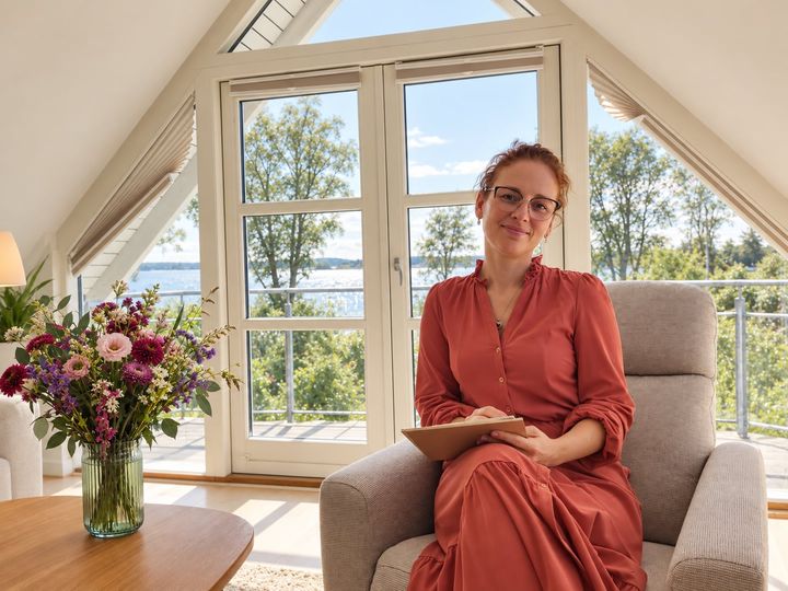 Yulia Hofman Laursen, Trvselsterapeut i Terapi Med Retning.