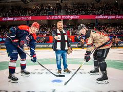 Veteran Jimmi Povlsen dropper pucken som æresveteran under Veteran Match hos Aalborg Pirates