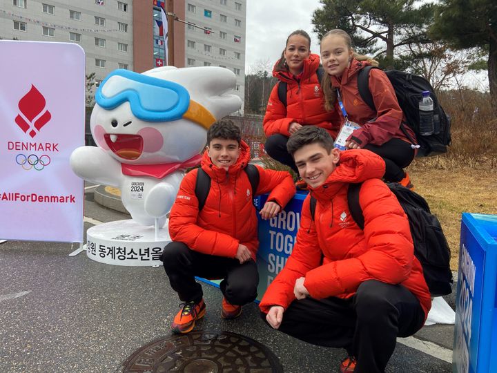 Fire unge danske curlingsspillere er blandt de 21 danske talenter, der deltager ved ungdoms-OL for vintersport (Youth Olympic Games). Fre venstre ses Emilie Holtermann, Katrine Schmidt, Jacob Schmidt og Nikki A. Jensen.