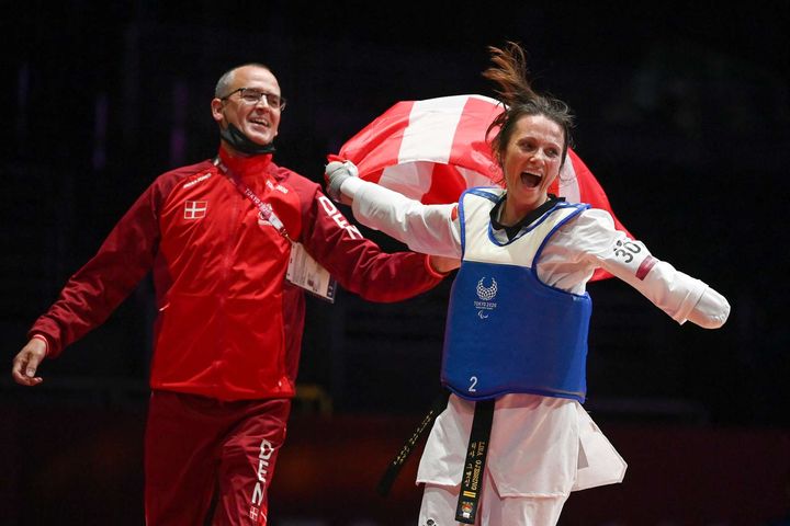 Lisa Kjær Gjessing vinder guld ved de Paralympiske Lege i Tokyo 2021.