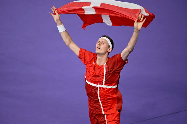 Ved OL i Paris 2024 vandt badmintonspilleren Viktor Axelsen OL-guld for anden gang i træk. Foto: lars Møller