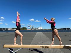 Gymnasterne Camille Normann og Cecilie Bergholt fra AIG Aalborg er klar til DIF DM-ugen 2025.