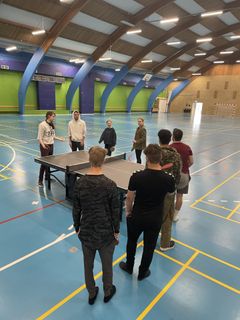 Idræt og fællesskab er en vigtig del af de unges forløb. Og i går var de en tur "rundt om bordet" sammen.