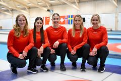 Matilde Halse, Jasmin Holtermann, My Larsen, Madeleine Dupont, og Denise Dupont skal repræsentere Danmark i curling ved vinter-OL i Milano Cortina.
