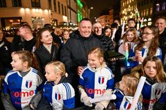 IF Bytoften fra Søborg er vinder af AP Pension og DIF's Årets Idrætsforening 2025. Klubbens formand, Thomas Dreyer, blev overrasket med prisen af DR på Strøget i København.