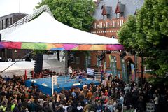 Boksning foran Herning Arrest på gågaden.